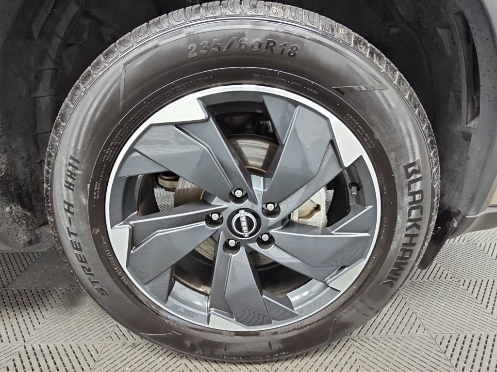 Used 2025 Nissan Rogue SV AWD/4WD image 44