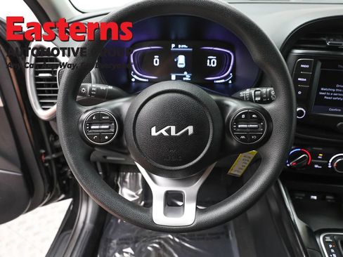 Used 2025 Kia Soul LX w/ LX Technology Package FWD image 10