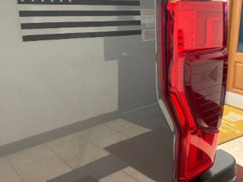 Used 2021 Ford F250 Lariat image 10