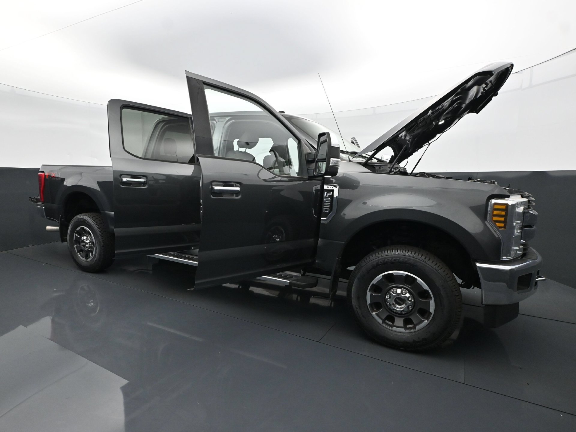 Used 2019 Ford F250 XLT w/ XLT Premium Package AWD/4WD image 37