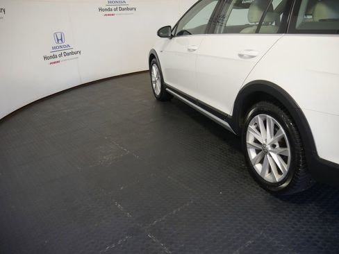 Used 2019 Volkswagen Golf Alltrack S AWD/4WD image 10