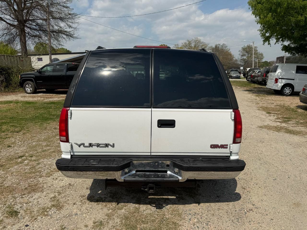 Used 1998 GMC Yukon 2WD 4-Door w/ Marketing Opt Pkg 5 image 6