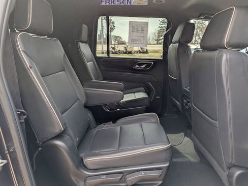 Used 2023 Chevrolet Suburban Premier image 15