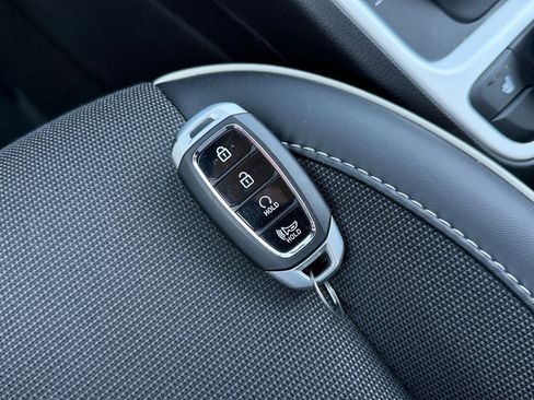 Used 2025 Hyundai Venue Limited FWD image 31