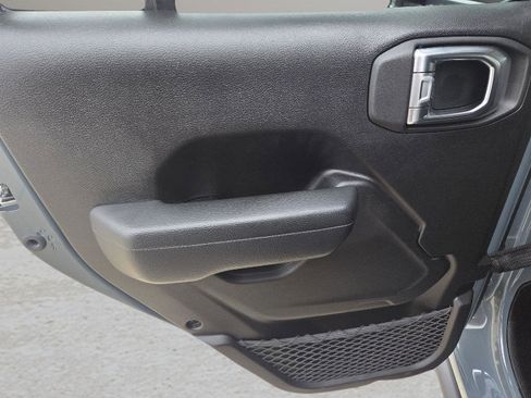 Used 2025 Jeep Wrangler Willys image 26