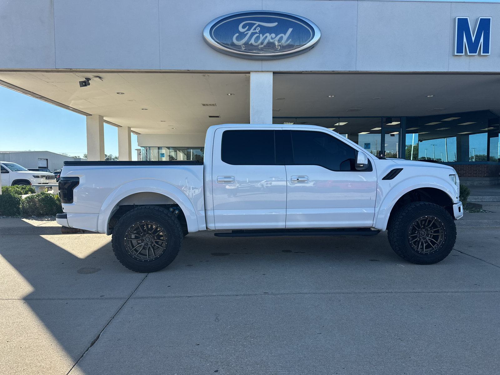Used 2017 Ford F150 Raptor w/ Equipment Group 802A Luxury AWD/4WD image 9