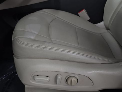 Used 2019 Buick Enclave Essence FWD image 23