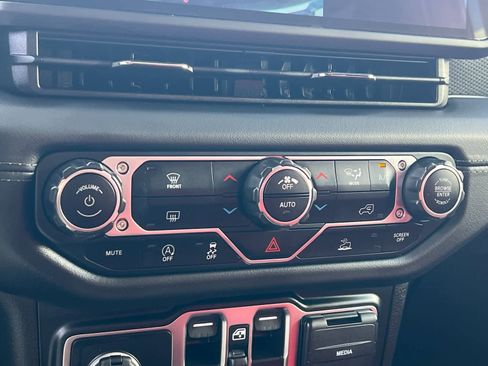 Used 2024 Jeep Wrangler Unlimited Rubicon image 20