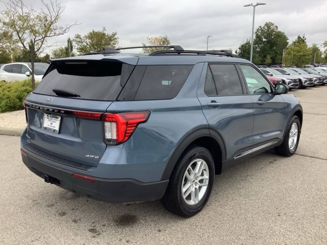 Used 2025 Ford Explorer Active AWD/4WD image 5