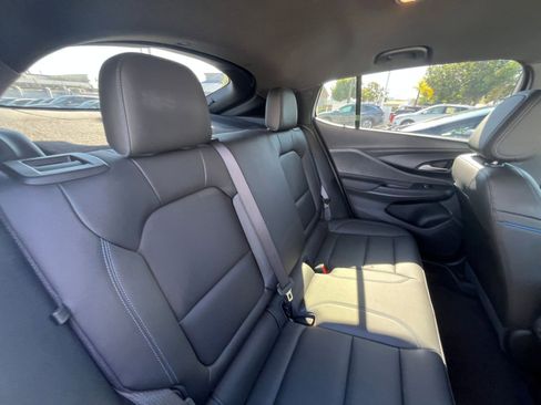 Used 2025 Buick Envista Sport Touring image 25