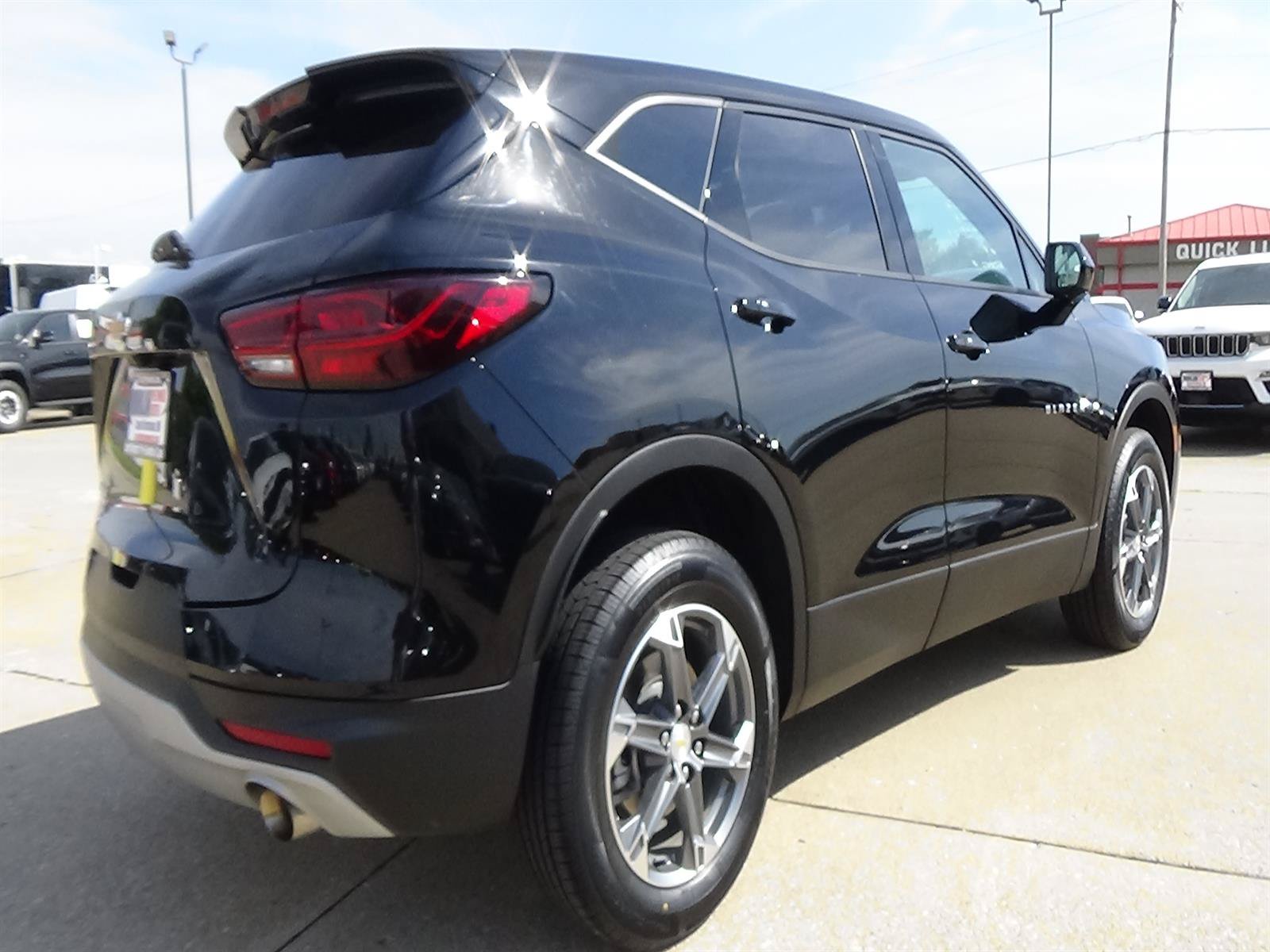 Used 2025 Chevrolet Blazer LT FWD image 7