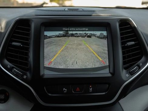 Used 2021 Jeep Cherokee Latitude Lux w/ Sun & Sound Group image 28