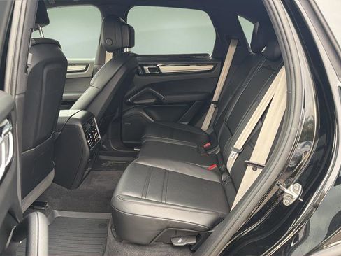 Used 2023 Porsche Cayenne Platinum Edition image 15