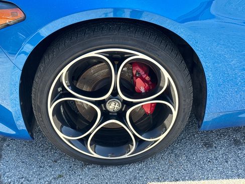 Used 2024 Alfa Romeo Giulia Veloce image 11