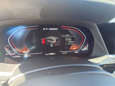 Used 2022 BMW X7 M50i w/ Executive Package image 5