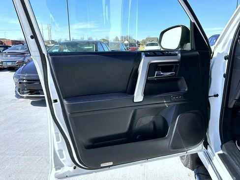 Used 2021 Toyota 4Runner Limited image 9