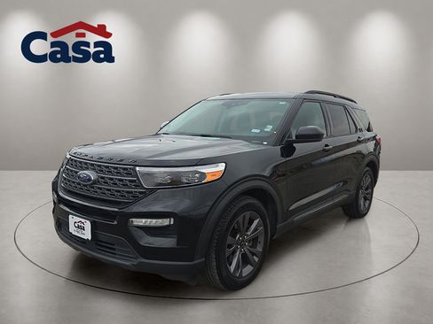 Used 2024 Ford Explorer XLT w/ Equipment Group 202A RWD image 1