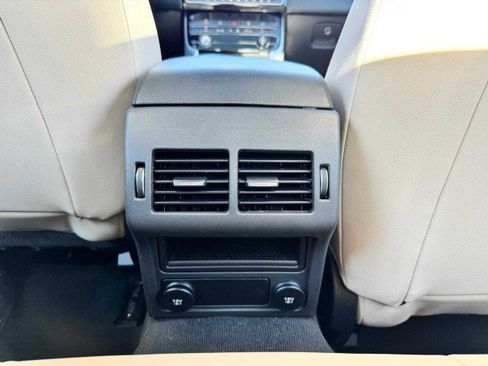 Used 2019 Jaguar XE Premium image 38