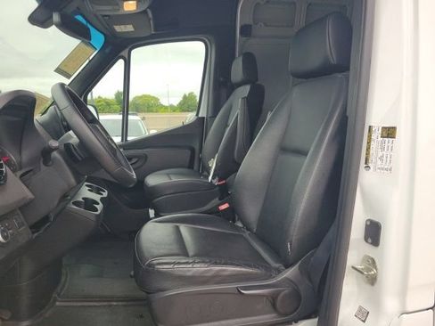 Used 2025 Mercedes-Benz Sprinter 2500 image 12