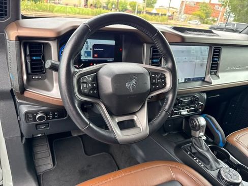 Used 2023 Ford Bronco Outer Banks w/ Sasquatch Package AWD/4WD image 14