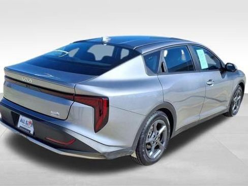 Used 2025 Kia K4 LXS image 9
