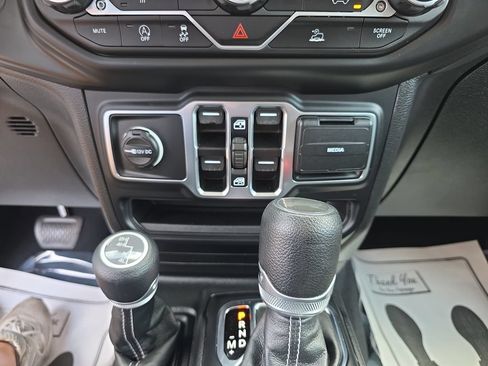 Used 2023 Jeep Wrangler Unlimited Sahara AWD/4WD image 27