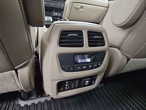 Used 2018 Honda Pilot Touring image 31