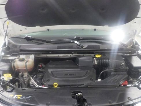 Used 2023 Chrysler Pacifica Limited FWD image 10