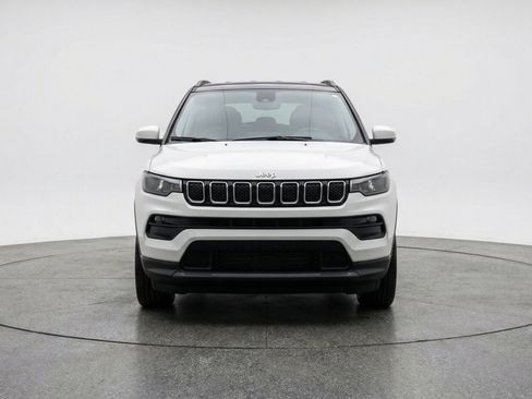 Used 2025 Jeep Compass Limited AWD/4WD image 2