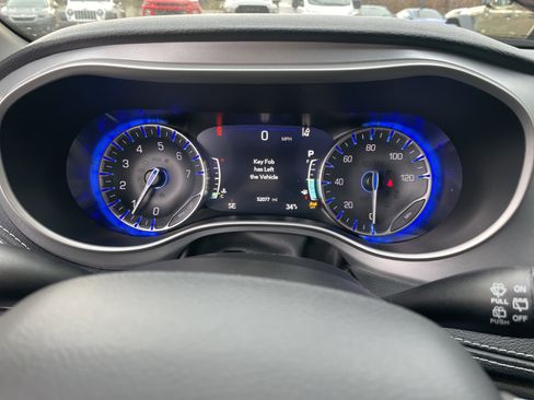 Used 2023 Chrysler Pacifica Touring-L w/ S Appearance Package image 43