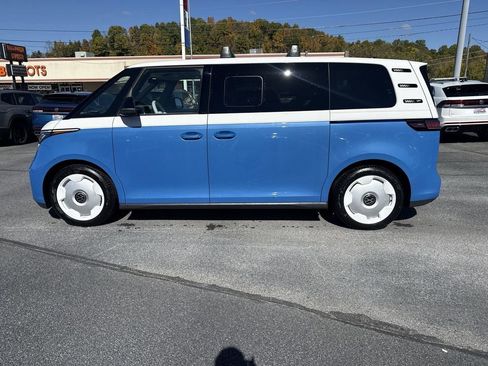 New 2025 Volkswagen ID. Buzz 1st Edition image 3