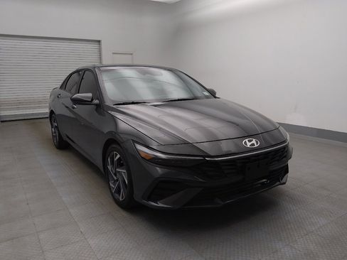 Used 2025 Hyundai Elantra Sport image 13