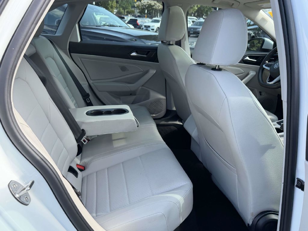 Used 2024 Volkswagen Jetta SE w/ Panoramic Sunroof Package FWD image 13