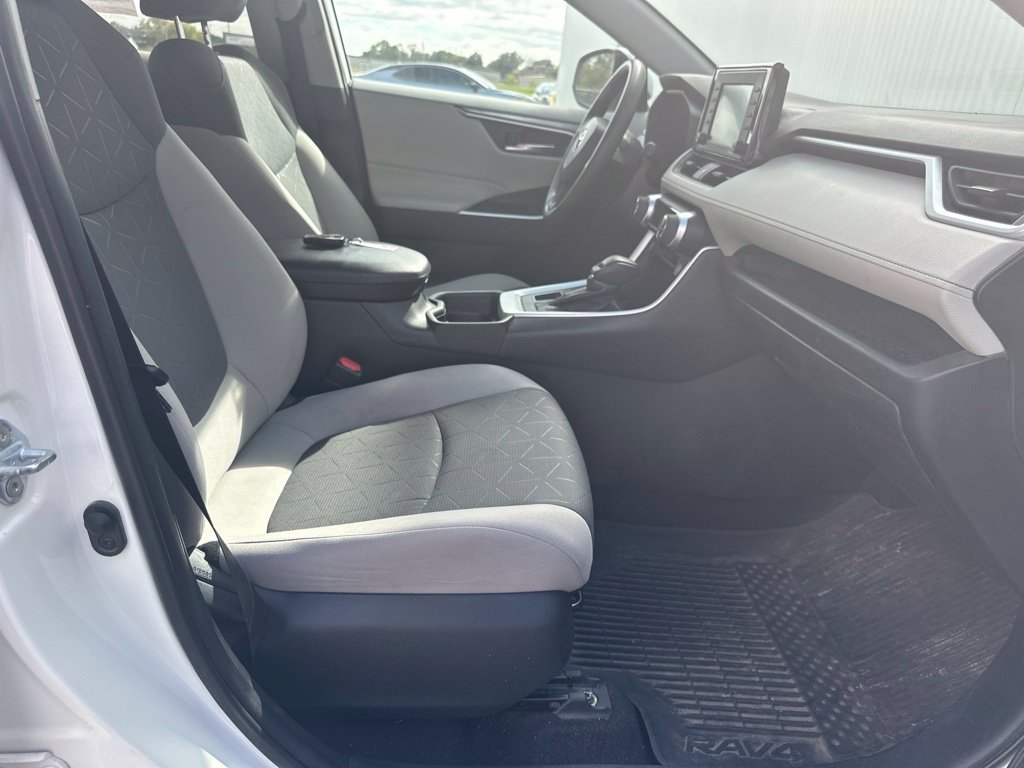 Used 2021 Toyota RAV4 XLE w/ Carpet Mat Package (TMS) AWD/4WD image 31
