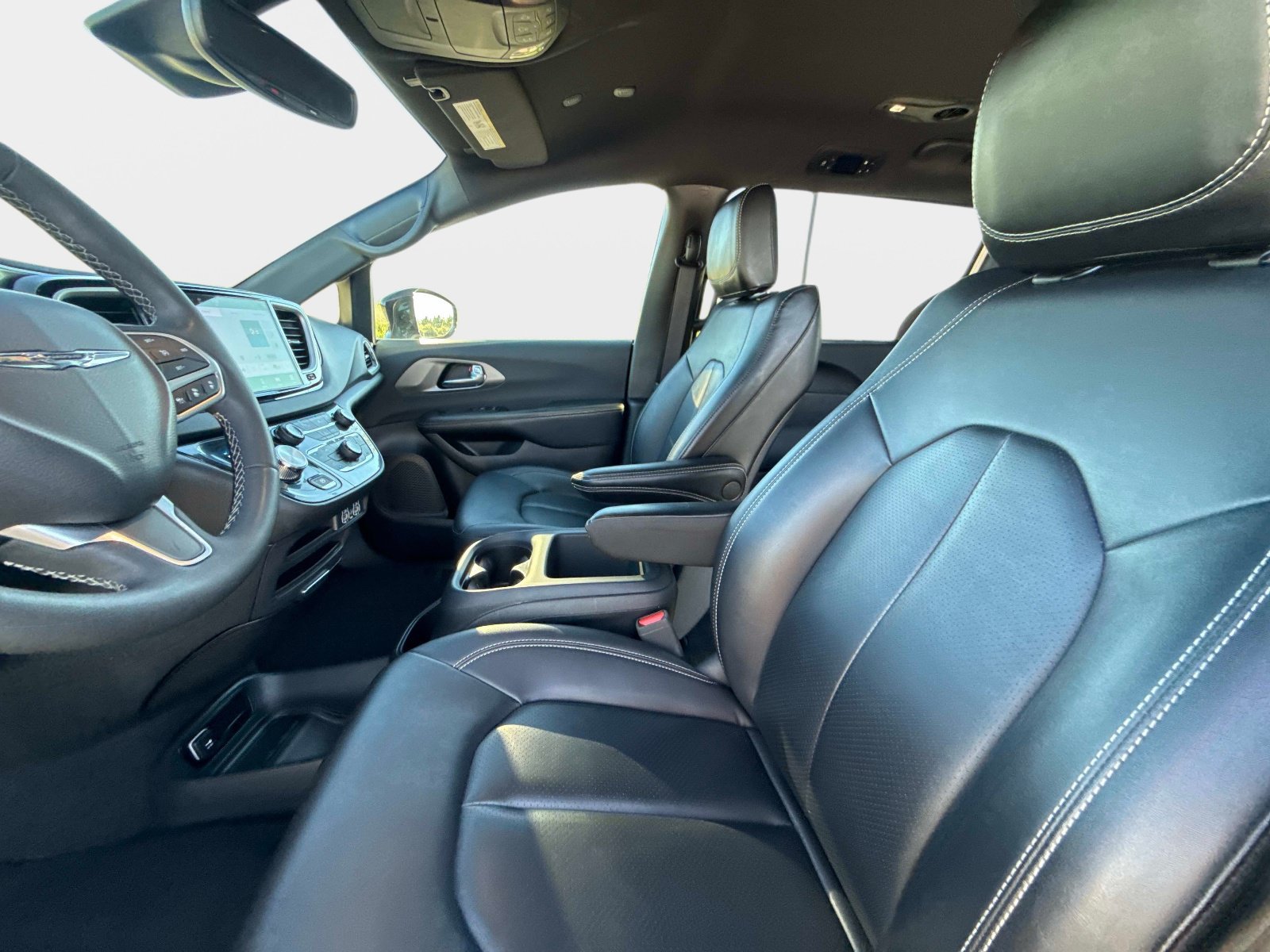 Used 2025 Chrysler Pacifica Select FWD image 21