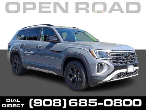 Used 2025 Volkswagen Atlas Peak Edition SE AWD/4WD image 1
