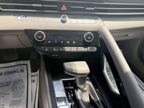 Used 2025 Hyundai Elantra SEL FWD image 34