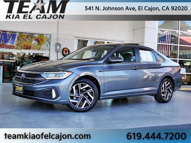 Used 2023 Volkswagen Jetta SEL FWD image 2