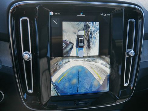 New 2026 Volvo XC40 B5 Ultra w/ Climate Package image 10