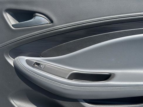 Used 2019 Buick Envision Essence FWD image 26