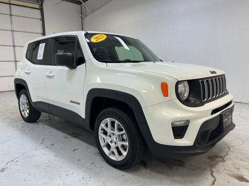 Used 2023 Jeep Renegade Latitude AWD/4WD image 8