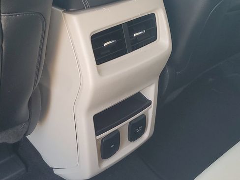 Used 2016 Ford Edge Titanium w/ Technology Package AWD/4WD image 33