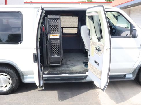 Used 2000 Ford E-150 and Econoline 150 RWD image 6