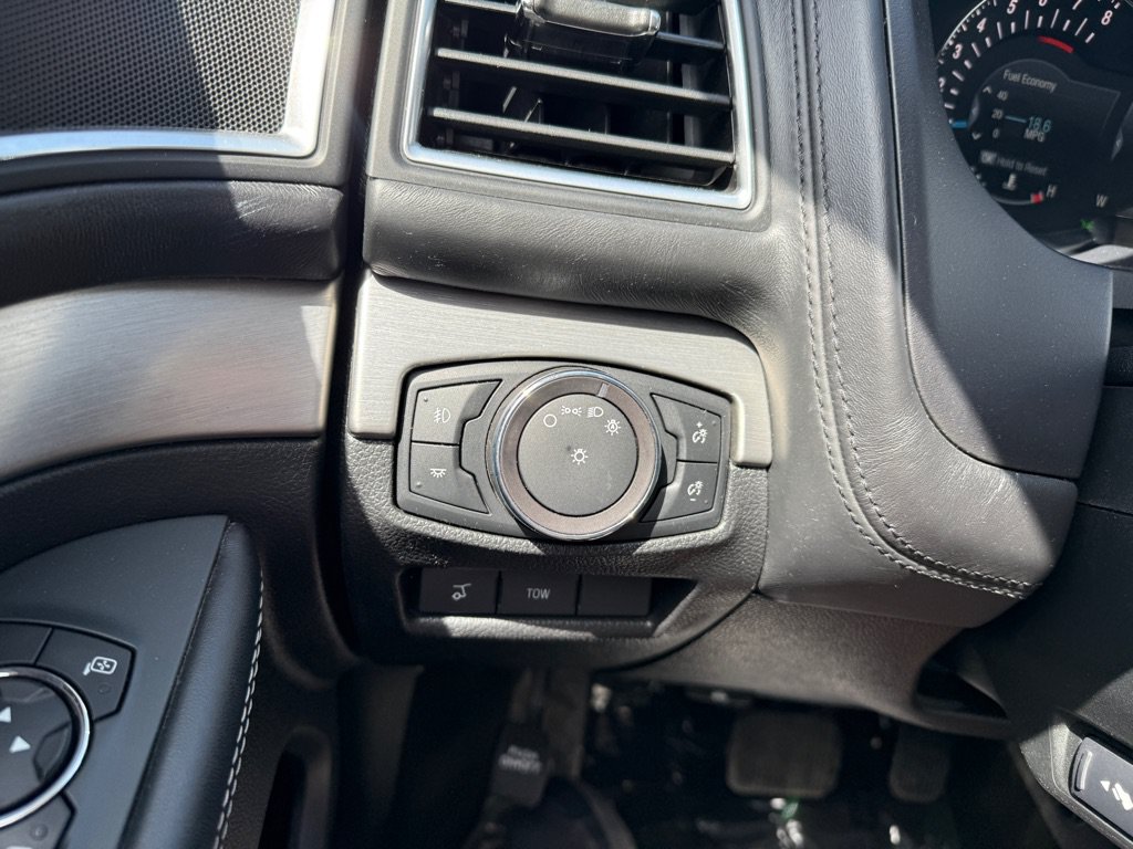Used 2018 Ford Explorer Platinum AWD/4WD image 22