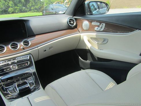 Used 2017 Mercedes-Benz E 300 4MATIC image 14