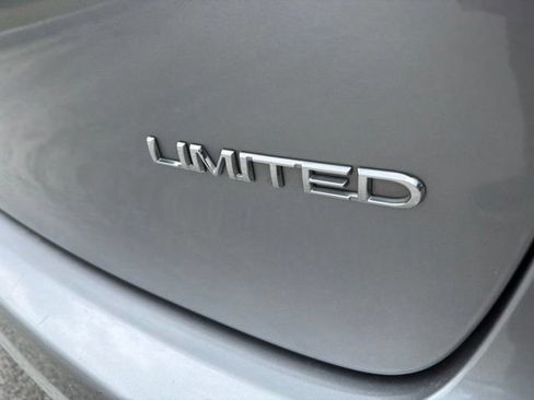 Used 2019 Chrysler Pacifica Limited FWD image 18