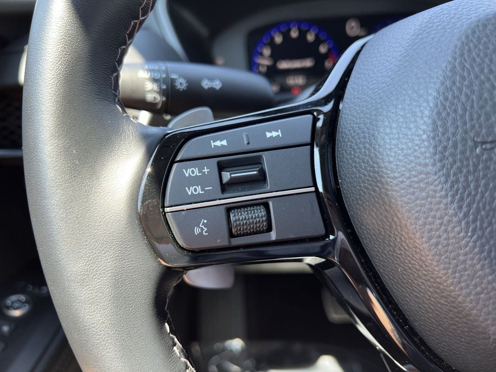 Certified 2025 Acura ADX FWD image 30