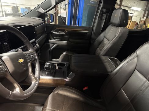 Used 2023 Chevrolet Silverado 1500 High Country w/ High Country Premium Package image 8