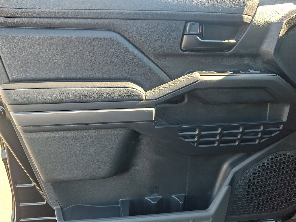 Certified 2025 Toyota Tacoma SR5 AWD/4WD image 17