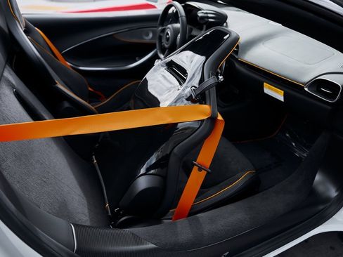 Used 2025 McLaren Artura image 44